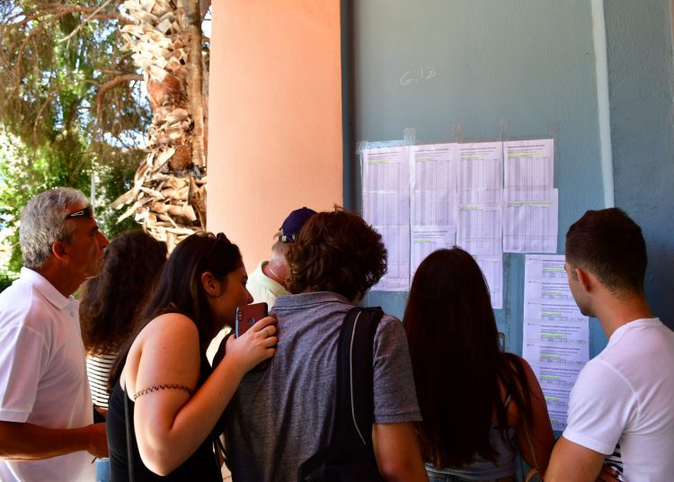 Νέες Πανελλήνιες: Καταργούνται σε συγκεκριμένες σχολές, τέλος τα Λατινικά, οι αλλαγές στο Λύκειο