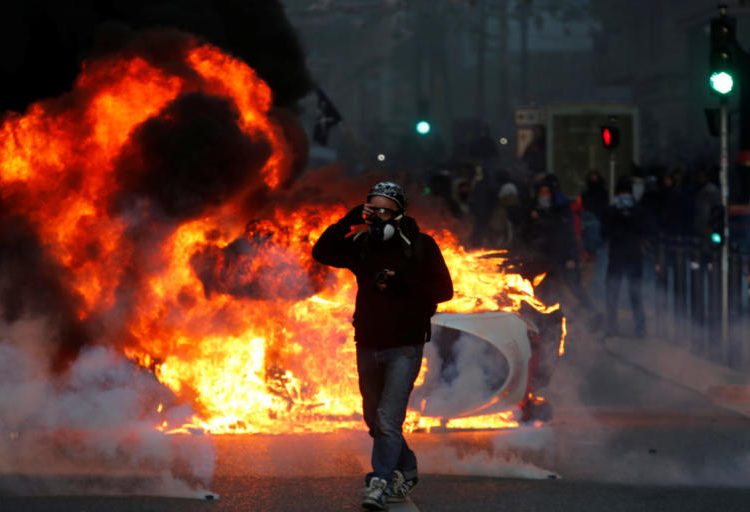 Γαλλία – Κίτρινα γιλέκα: Χαμός ξανά στο Παρίσι!
