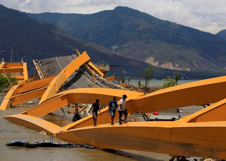 Τους 5.000 αγγίζουν οι αγνοούμενοι σπό τον σεισμό της Ινδονησίας