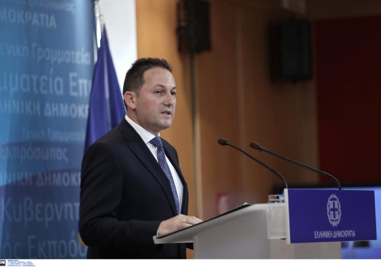 Δεν κόβονται επιδόματα, δεν μειώνεται το αφορολόγητο