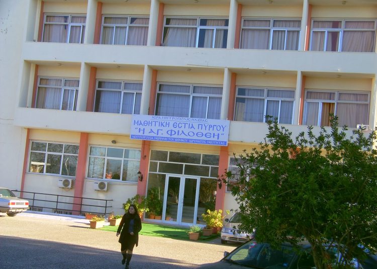 Φαγητό από την Καλαμάτα, προμήθειες και εργαζόμενοι εκτός Ηλείας για τους πρόσφυγες στην “Αγία Φιλοθέη”. Βουβοί Επιμελητήριο και Εμπορικός Σύλλογος Πύργου!