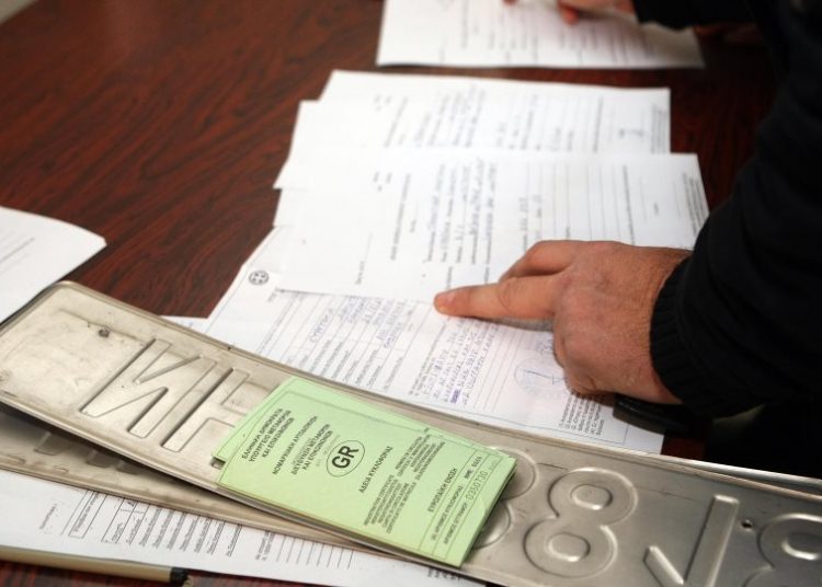 Χάνουν τις πινακίδες τους όσοι τις έχουν καταθέσει πάνω από 18 μήνες