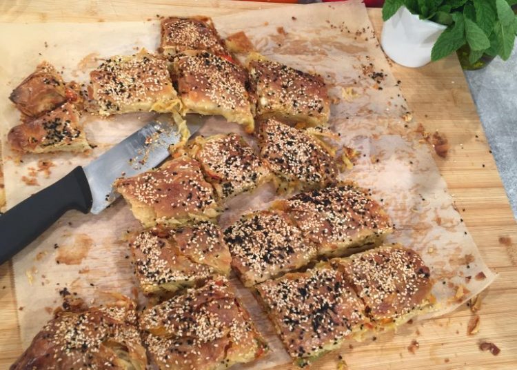 Πίτα με λαχανικά (στριφτάρια) της Αργυρώς!