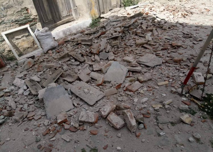 Σεισμός στη Λέσβο: Κατέρρευσαν σπίτια στη Βρίσα – Τραυματισμός στο Πλωμάρι [pics, vid]