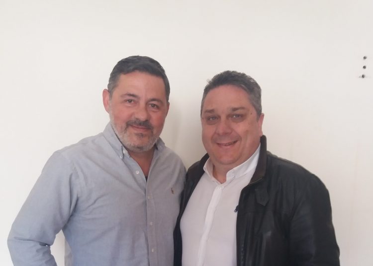 Ο γνωστός γραφίστας και τραγουδοποιός Ανδρέας Πούρνος στο πλευρό του Γ.Αργυρόπουλου