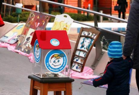 Παπάς «πέταξε» από τον ναό τον κουμπαρά από το «Χαμόγελο του Παιδιού»!