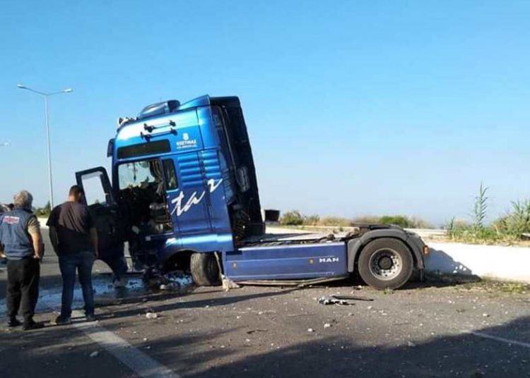 Tροχαίο στην Περιμετρική της Πάτρας – “Εφυγε” ο τράκτορας – ΦΩΤΟ