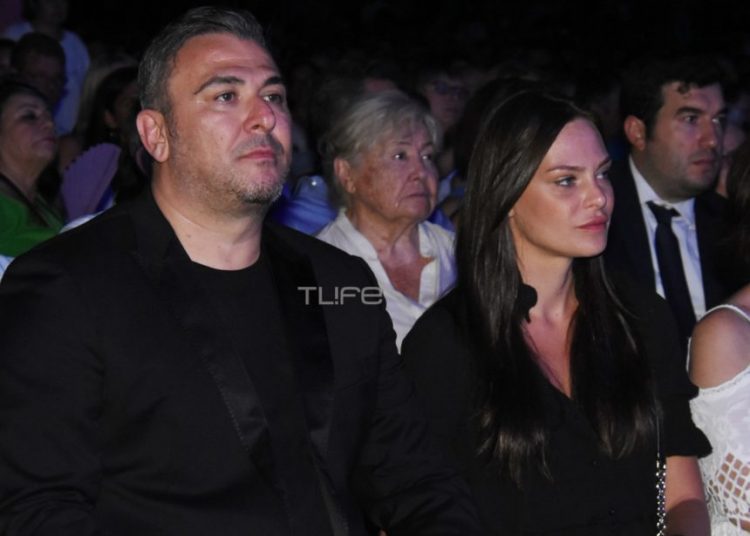 Υβόννη Μπόσνιακ: Καμάρωσε τον Αντώνη Ρέμο στην συναυλία – αφιέρωμα στον Μίκη Θεοδωράκη