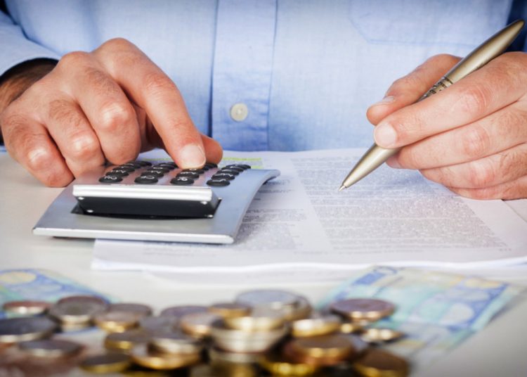 Νέα ρύθμιση: Τι αλλάζει για όσους χρωστούν σε Εφορία και ΕΦΚΑ