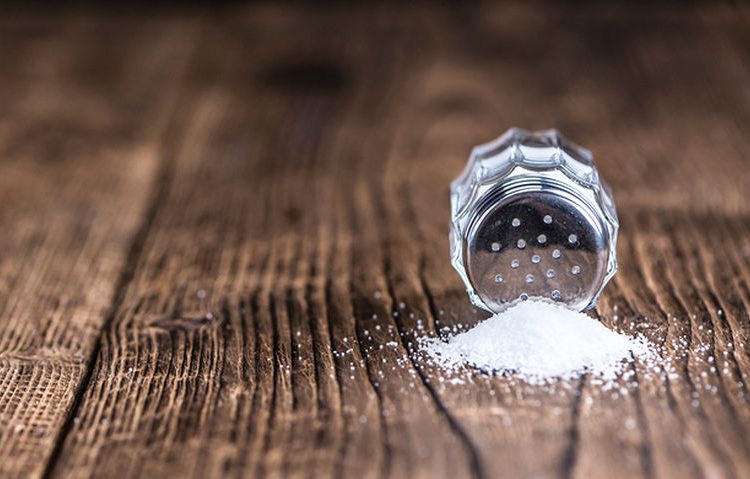 Αλάτι: Πόσο επικίνδυνο είναι τελικά για την καρδιά; Τι υποστηρίζει νέα έρευνα