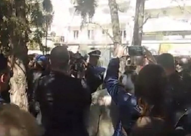 25 Μαρτίου – Σέρρες: «Να πάτε να πληρωθείτε από τον Ζάεφ» – Οι στιγμές έντασης στην κατάθεση στεφάνων – video