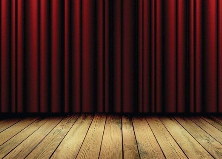 Σοβαρό ατύχημα στη σκηνή για γνωστό Έλληνα ηθοποιό – Γλύτωσε από θαύμα!