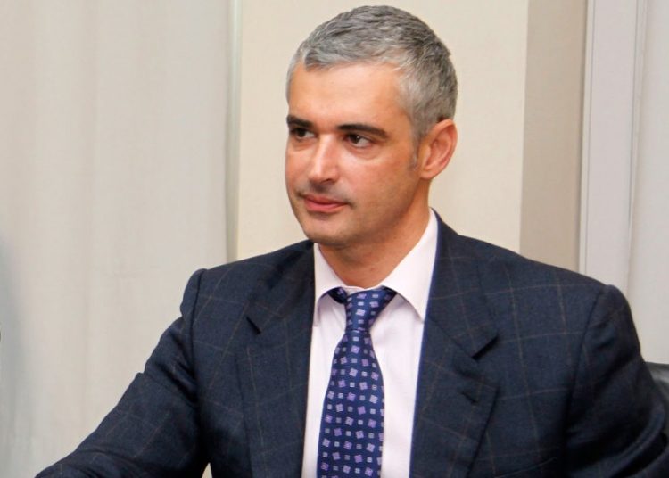 Ο Αρης Σπηλιωτόπουλος επιστρέφει στο χωριό του και ανοίγει ξενοδοχείο