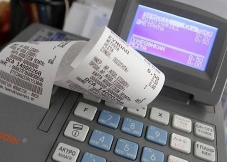 “Βροχή” τα πρόστιμα – Νέο «σαφάρι» ελέγχων της ΑΑΔΕ για μη έκδοση αποδείξεων