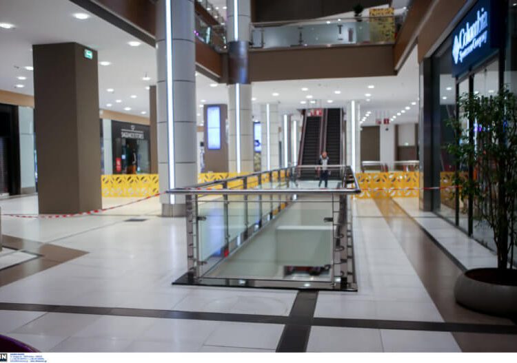The Mall Athens: Όλα τα σενάρια για την πτώση της άτυχης γυναίκας