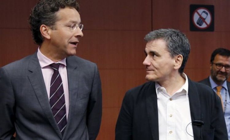 Αξιολόγηση: Kλείνει μόνο με προληπτικό «μαχαίρι» 3,6 δισ. σε αφορολόγητο και συντάξεις