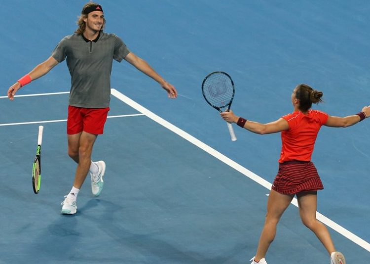 Έγραψαν ιστορία: Τσιτσιπάς-Σάκκαρη νίκησαν τον Φέντερερ και την παρτενέρ του!