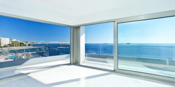 Σε ποιόν πρέπει να απευθυνθώ για την αντικατάσταση των τζαμιών του σπιτιού μου;