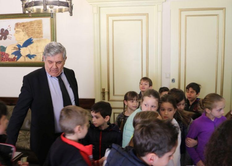 Επίσκεψη της Β΄τάξης του 1ου Δημοτικού Σχολείου Πύργου στο Λάτσειο Δημοτικό Μέγαρο