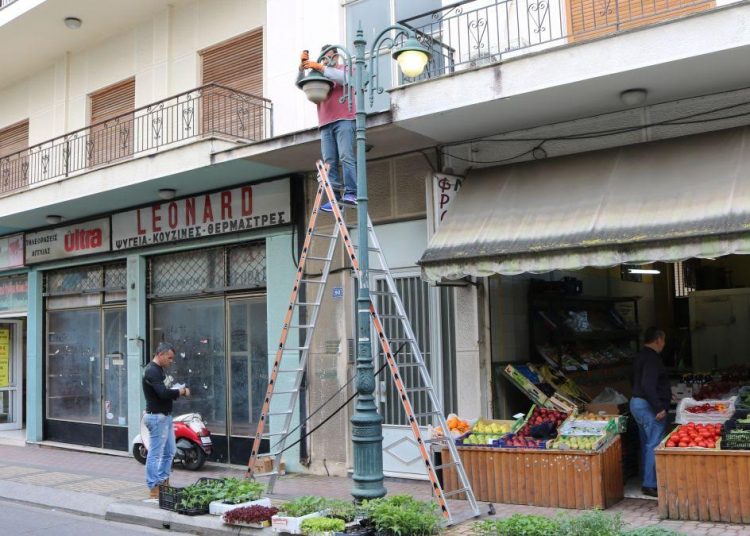 ΠΥΡΓΟΣ :Συντήρηση των ιστών και των φωτιστικών σε κοινόχρηστους χώρους.