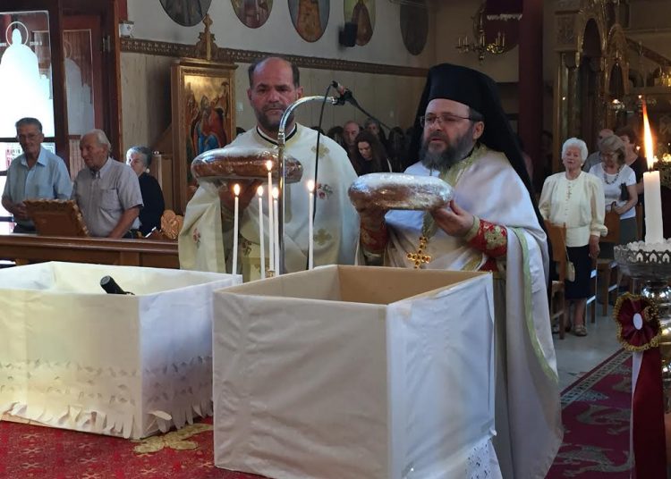 Οι Άγιοι Ιατροί των Ψυχών και των Σωμάτων, εορτάστηκαν στον Ιερό Ναό του Αγίου Σπυρίδωνος Πύργου.