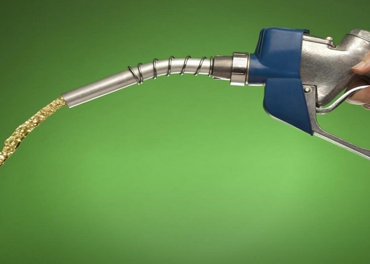 Video: Πουλάει βενζίνη με 0,12€ το λίτρο !