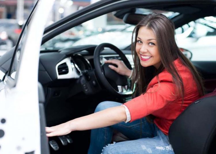 Νέος ΚΟΚ: Βαριά καμπάνα και πρόστιμο για οδήγηση με σαγιονάρα