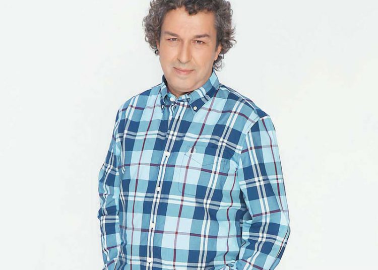 Χρήστος Χατζηπαναγιώτης: Χαστούκισε συμπρωταγωνίστριά του στα καμαρίνια!