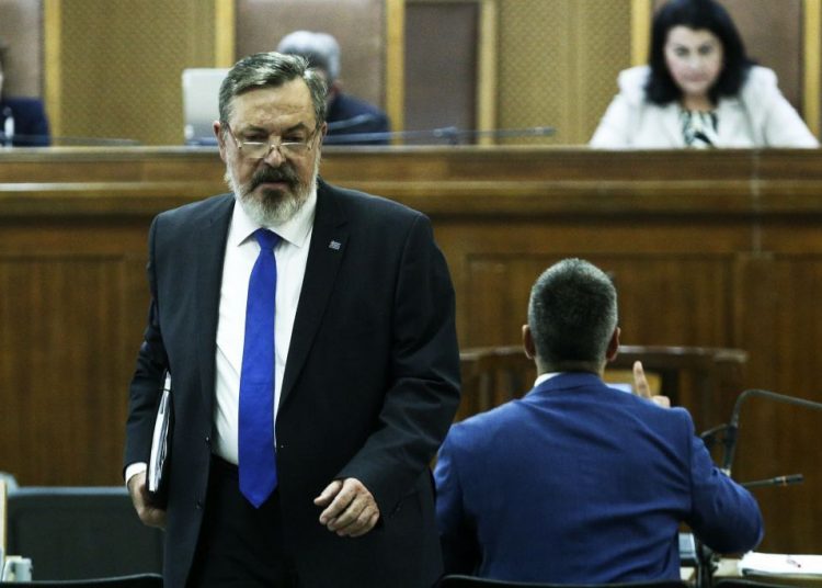 Χρήστος Παππάς : Κλειστά όλα τα κινητά του – Εκδίδεται διεθνές ένταλμα σύλληψης