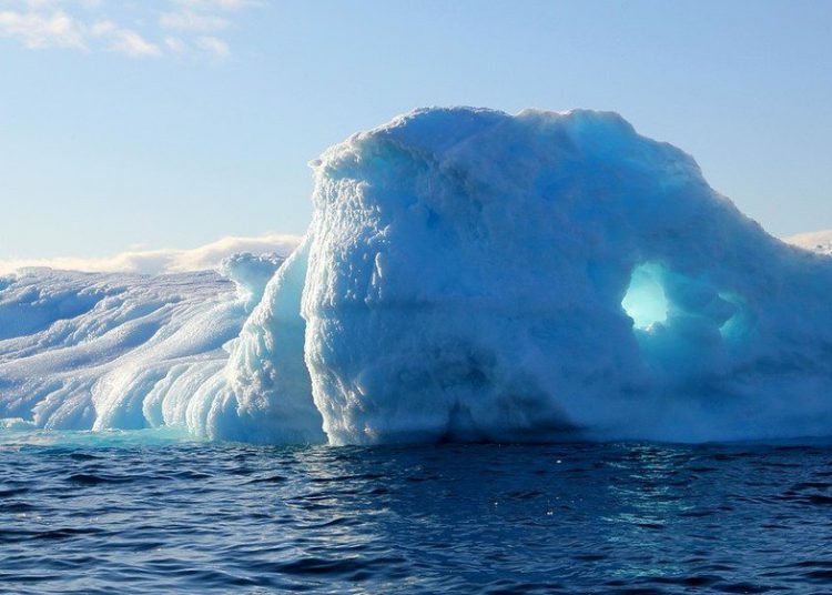 Έλιωσαν 11 δισ. τόνοι πάγου σε μια μέρα!