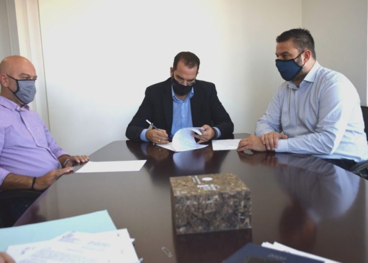 Υπογράφτηκε η σύμβαση για το οδικό τμήμα Άγιος Ιωάννης – Κατάκολο