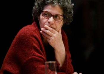 ‘Ελενα Ακρίτα: Πού ξόδεψε η κόρη του Μίκη δυο εκατομμύρια ευρώ σε δυο χρόνια; Διασύρει τον πατέρα της!