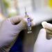 Θέμα χρόνου η κυκλοφορία εμβολίου για τον κορονοϊού – Διατηρούν τις επιφυλάξεις τους οι ειδικοί