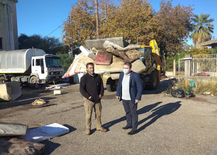 Απομακρύνονται τα παλιά στρώματα από το παλιό Νοσοκομείο Πύργου – Η προεκλογική δέσμευση γίνεται πράξη