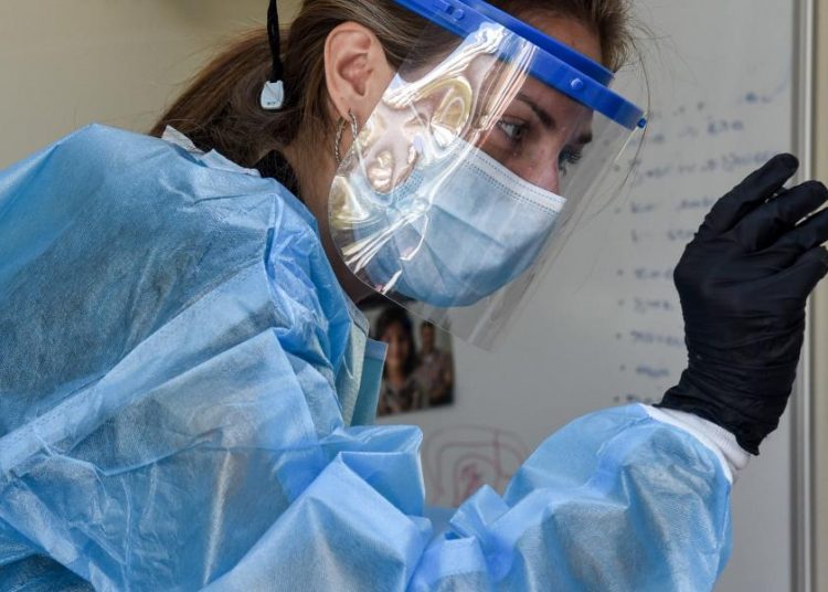 Κορωνοϊός: 2.448 νέα κρούσματα, τα 8 στην Ηλεία -14 ακόμα νεκροί, 196 οι διασωληνωμένοι (6/11)