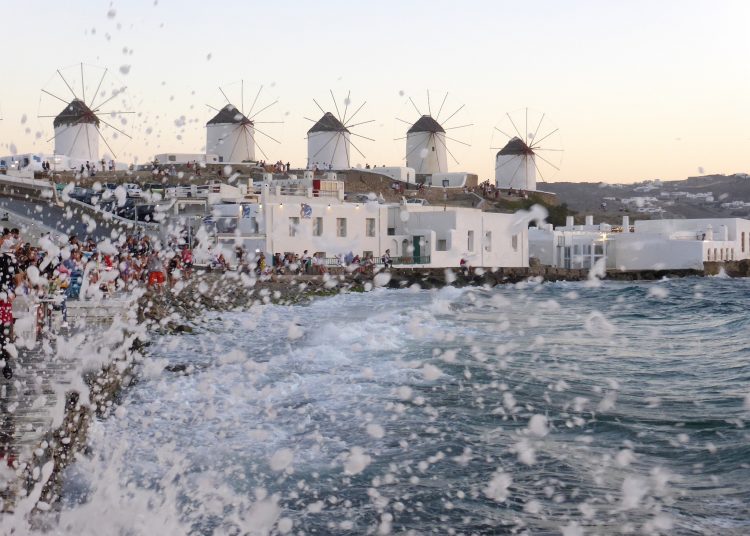 Φταίει ο Τουρισμός για την έξαρση της πανδημίας στην Ελλάδα;
