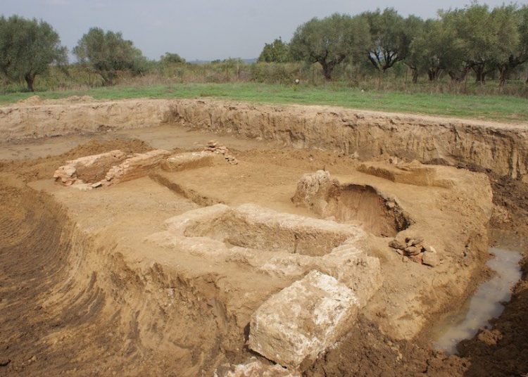 Ηλεία: Εντοπίστηκαν οκτώ τάφοι που χρονολογούνται μεταξύ 4ου με 2ου αιώνα και κατατάσσονται στη νεκρόπολη της αρχαίας Ήλιδος