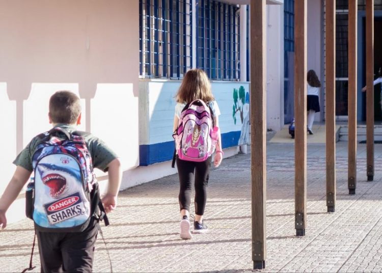 Ανακοινώθηκε: Κλείνουν δημοτικά και νηπιαγωγεία – Πώς θα γίνεται η εκπαίδευση – Τι ισχύει για την άδεια ειδικού σκοπού