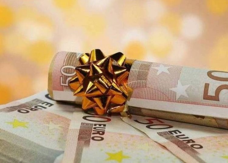 «Κλείδωσε» η έκτακτη ενίσχυση: Ποιοι είναι οι δικαιούχοι – Πώς υπολογίζεται το ποσό του επιδόματος