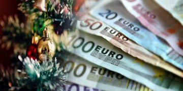 Ποιοι θα πάρουν την οικονομική ενίσχυση τα Χριστούγεννα που εξήγγειλε ο Μητσοτάκης