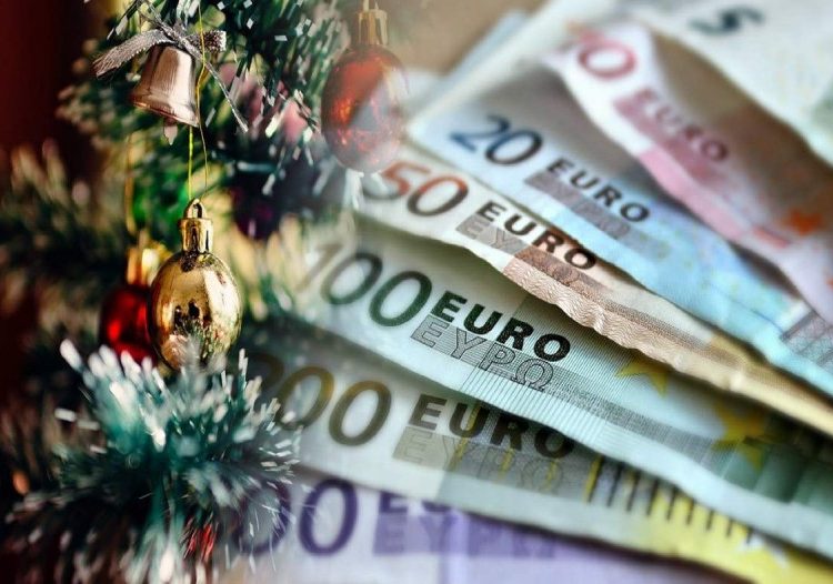 Ποιοι θα πάρουν την οικονομική ενίσχυση τα Χριστούγεννα που εξήγγειλε ο Μητσοτάκης