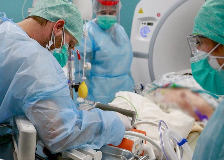 Σοκ από τον θάνατο 42χρονου πνευμονολόγου από κορωνοϊό