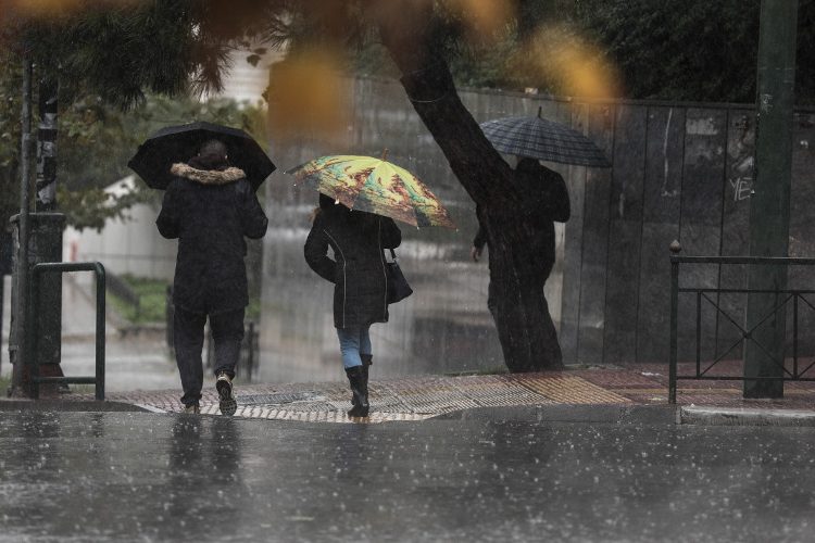 Έρχονται θυελλώδεις άνεμοι, βροχές και πτώση της θερμοκρασίας