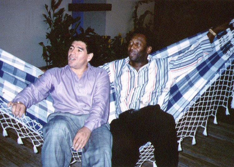 Πελέ για Ντιέγκο Μαραντόνα: «Μια ημέρα ελπίζω να παίξουμε μαζί μπάλα στον ουρανό»