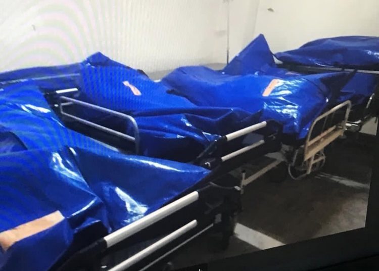 Βίντεο ντοκουμέντο από το νοσοκομείο του Βόλου με νεκρούς στοιβαγμένους εκτός ψυκτικών θαλάμων