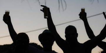 Δεν μπορεί να είναι αλήθεια το πάρτι 30 ατόμων… στο Κατάκολο…