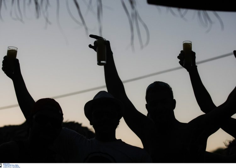 Δεν μπορεί να είναι αλήθεια το πάρτι 30 ατόμων… στο Κατάκολο…