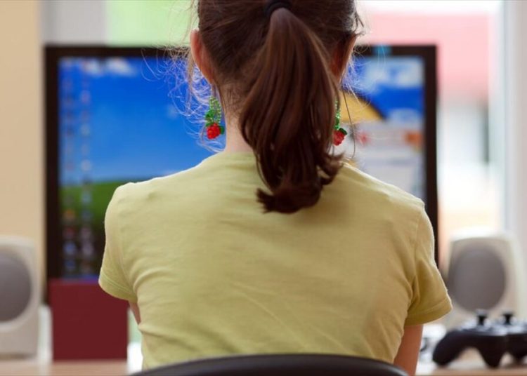 Υπ. Παιδείας: Τα 5 κριτήρια χορήγησης tablet και laptop στους μαθητές για την εξ αποστάσεως εκπαίδευση