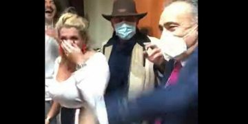 Σεισμός, σεισμός, Δημήτρης Βερβεσός και… Συνωστισμός – Δείτε το βίντεο