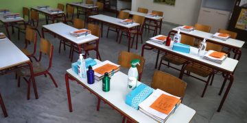 Στις 7 Δεκεμβρίου ανοίγουν δημοτικά, γυμνάσια και λύκεια; – Τα σχετικά σενάρια